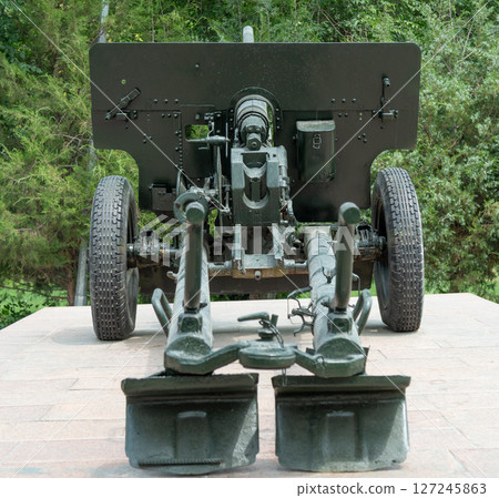 Front view of a Soviet anti-tank gun on a pedestal, showing detailed construction and mechanisms Front view of a Soviet anti-tank gun on a pedestal, showing detailed construction and mechanisms 127245863