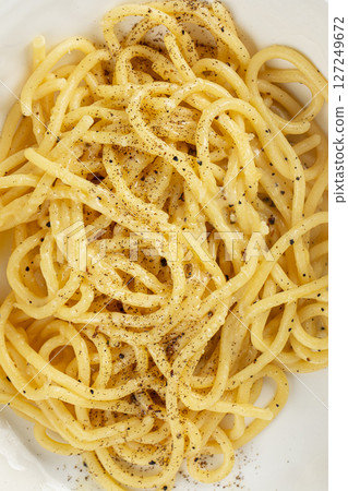 Portion of italian cacio e pepe pasta Portion of italian cacio e pepe pasta 127249672