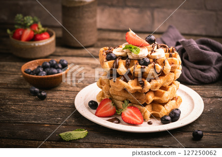 Tasty Belgian waffles with fresh berries 127250062