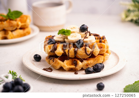 Tasty Belgian waffles with fresh berries 127250065