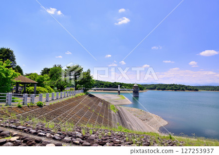 埼玉縣狹山湖人工湖取水塔 127253937