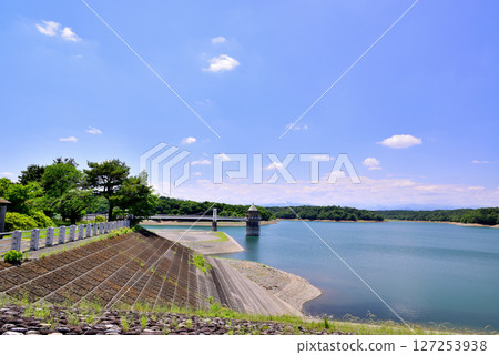 Water intake tower of Lake Sayama, an artificial lake in Saitama Prefecture 127253938