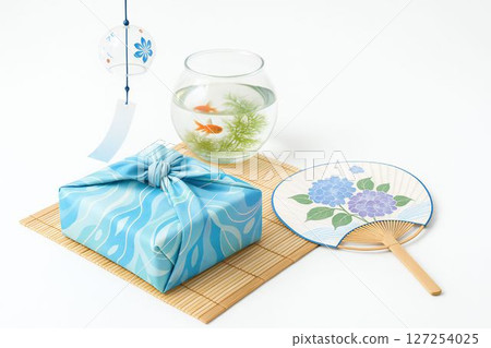 夏日清爽景象：金魚缸、扇子、風呂敷 127254025