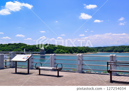 Promenade around Lake Sayama, an artificial lake in Saitama Prefecture Promenade around Lake Sayama, an artificial lake in Saitama Prefecture 127254034