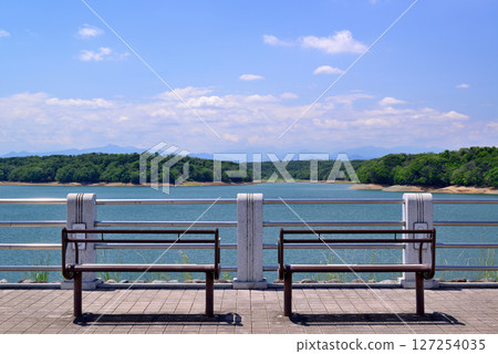 Promenade around Lake Sayama, an artificial lake in Saitama Prefecture 127254035