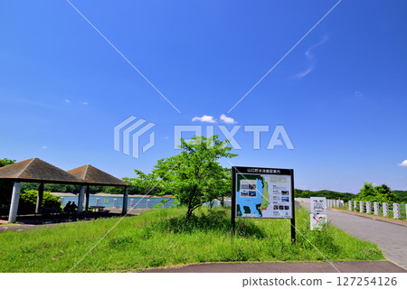 Rest area and railings at Lake Sayama, an artificial lake in Saitama Prefecture Rest area and railings at Lake Sayama, an artificial lake in Saitama Prefecture 127254126