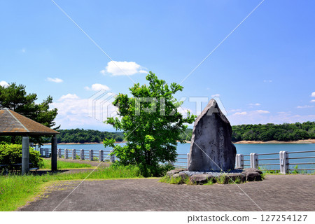 Rest area and railings at Lake Sayama, an artificial lake in Saitama Prefecture Rest area and railings at Lake Sayama, an artificial lake in Saitama Prefecture 127254127