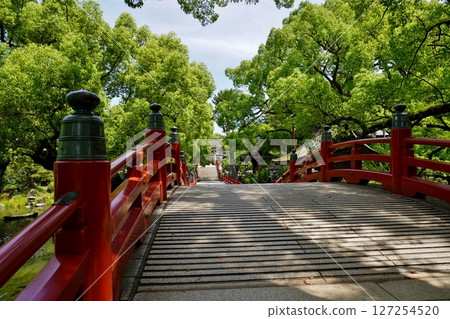 Dazaifu Tenmangu Shrine Taikobashi Bridge over Shinji Pond 127254520
