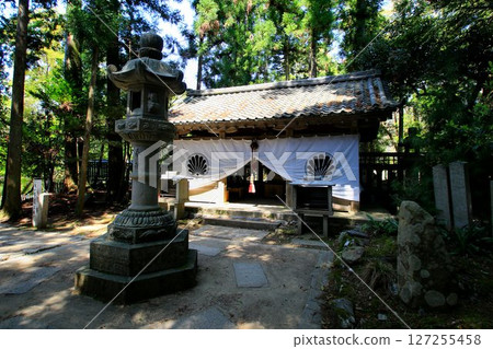 Cosmic energy pours down to protect the capital of Kyoto from evil spirits... Kurama Temple's "Maouden" 127255458