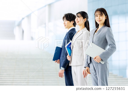 創意業務團隊 127255631