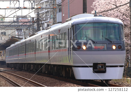 Sakura and Seibu Shinjuku Line: Limited Express Koedo (new vehicle/LED formation) Sakura and Seibu Shinjuku Line: Limited Express Koedo (new vehicle/LED formation) 127258112