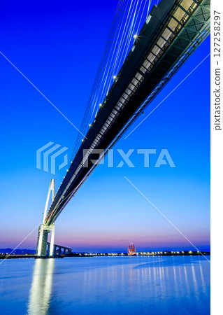 Shinminato Bridge in early summer, night view, Imizu City, Toyama Prefecture 127258297