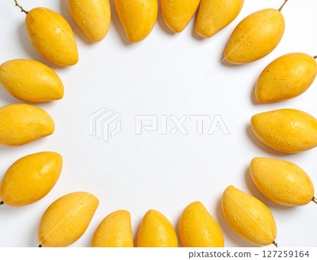 AI generated vibrant image of ripe Thai mangoes arranged in circular formation with glistening water droplets, showcasing their golden-yellow skins and fresh stems against clean white background 127259164