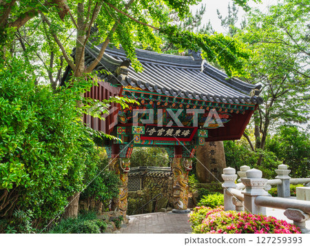 Busan Haedong Yonggungsa Temple Sanmun 127259393