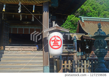 The worship hall and sacred lantern of Kotohira Shrine in Kagawa Prefecture 127259606