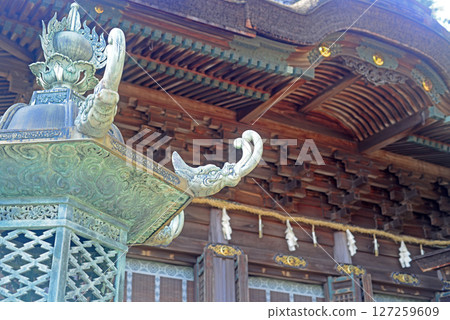 香川縣金刀比羅神社的拜殿和銅燈籠 127259609