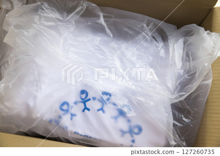 T-shirts delivered in cardboard boxes - product arrival image T-shirts delivered in cardboard boxes - product arrival image 127260735