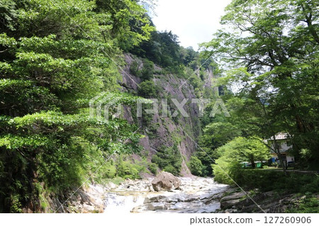 初夏的五木溪 初夏的五木溪 127260906