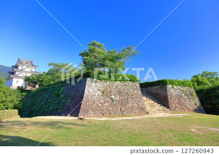[Ehime Prefecture] Uwajima Castle tower on a clear day 127260943