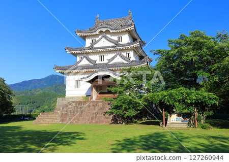 [Ehime Prefecture] Uwajima Castle tower on a clear day 127260944