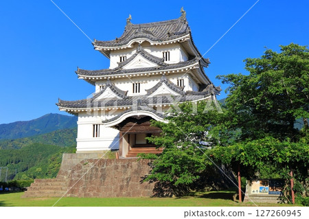 [Ehime Prefecture] Uwajima Castle tower on a clear day 127260945