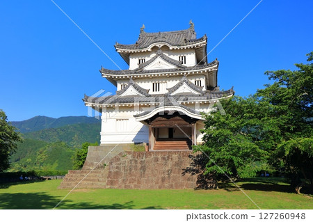 [Ehime Prefecture] Uwajima Castle tower on a clear day 127260948