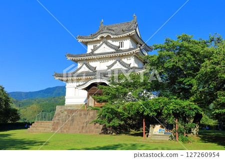 [Ehime Prefecture] Uwajima Castle tower on a clear day 127260954