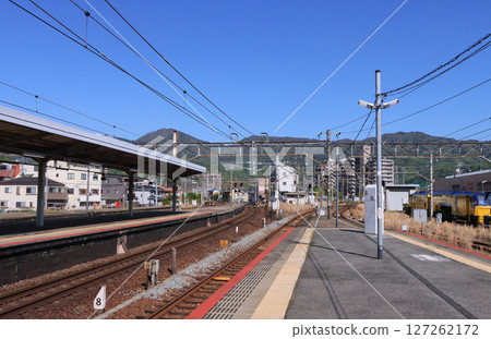 Sanyo Main Line: Kaitaichi Station platform and tracks 127262172