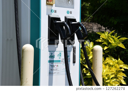 EV charging machine_03 127262278