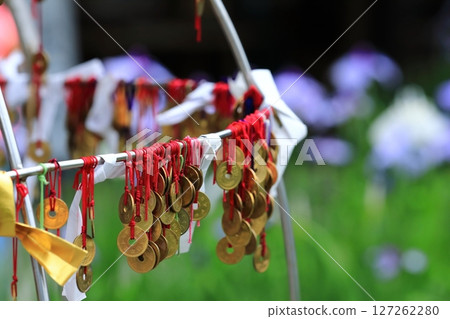 Omikuji 綁在神社的範圍內 Omikuji 綁在神社的範圍內 127262280