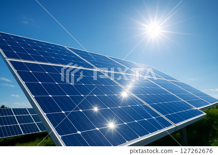 太陽能板發出的太陽光線 127262676