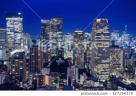 [Top 100 Night Views] Night view from the main deck of Tokyo Tower, Tokyo (towards Toranomon Hills) 127264374