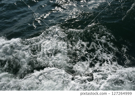 Ocean Waves_01 127264999