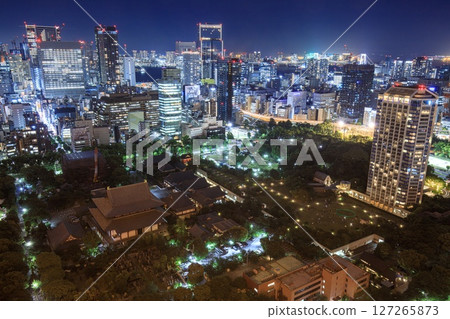[Top 100 Night Views] Night view from the main deck of Tokyo Tower, Tokyo (Zojoji Temple and Odaiba area) 127265873