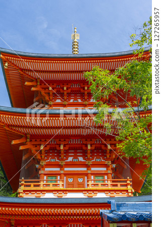Suma-dera Temple: A three-story pagoda shining against the blue sky 127265957
