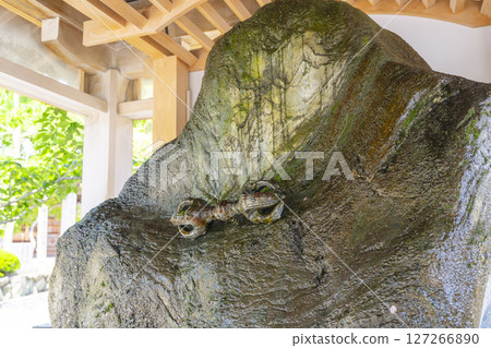 Suma-dera Temple: Gokosui and Kobo Rock 127266890