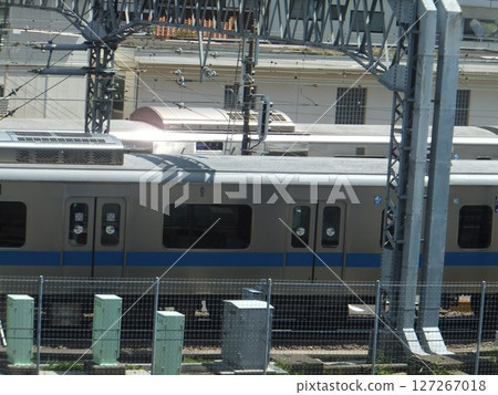 相模大野站前的小田急線列車 127267018