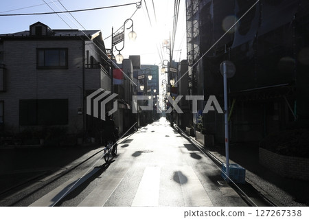 Shining road, after the rain, morning in the downtown shopping district [Adachi-ku, Tokyo] 127267338