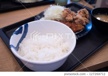 Very delicious Japanese tonkatsu set meal Very delicious Japanese tonkatsu set meal 127268712
