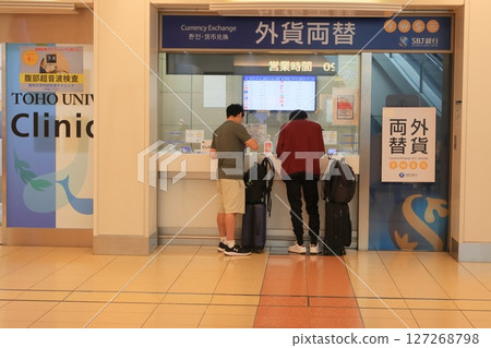 外幣兌換櫃檯 Exchange 機場兌換櫃檯 外幣兌換櫃檯 Exchange 機場兌換櫃檯 127268798