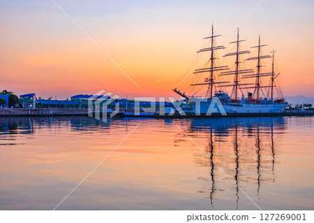 富山縣射水市黎明前的海王丸公園 富山縣射水市黎明前的海王丸公園 127269001