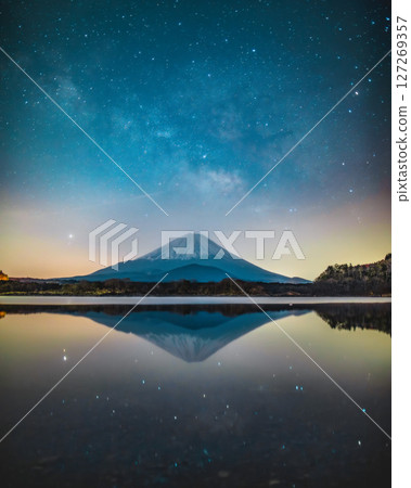 精進湖、銀河和富士山 127269357