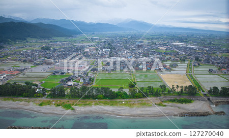 雨季期間富山縣朝日町海濱公園附近的海景 雨季期間富山縣朝日町海濱公園附近的海景 127270040