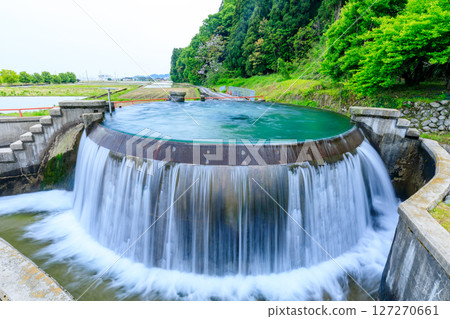 Higashiyama cylindrical water tank in early summer, Uozu City, Toyama Prefecture 127270661