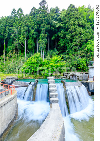 初夏的富山縣魚津市東山圓柱形水槽 127270663