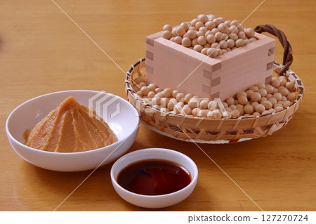 Soybeans, miso and soy sauce 127270724