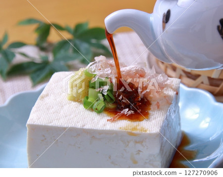 Cold tofu with soy sauce 127270906