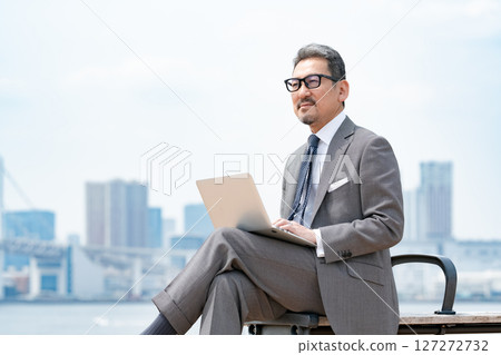 City businessman, building, computer City businessman, building, computer 127272732