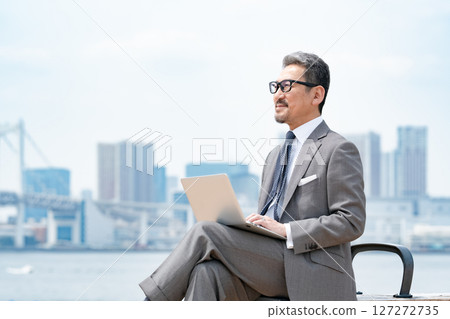 City businessman, building, computer City businessman, building, computer 127272735