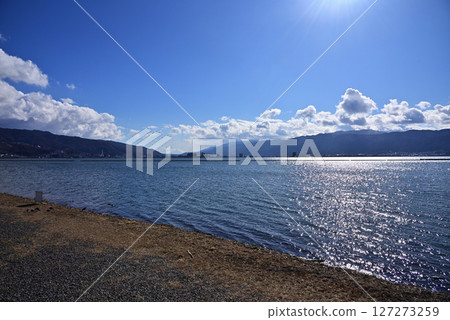 Lake Suwa illuminated by the sun 127273259